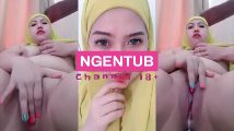 MILF Sange Jilbab Kuning Ngocok Memek HD Video