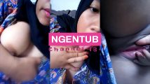 Cewek Hijab Cantik Pamer Memek Tembem HD Video